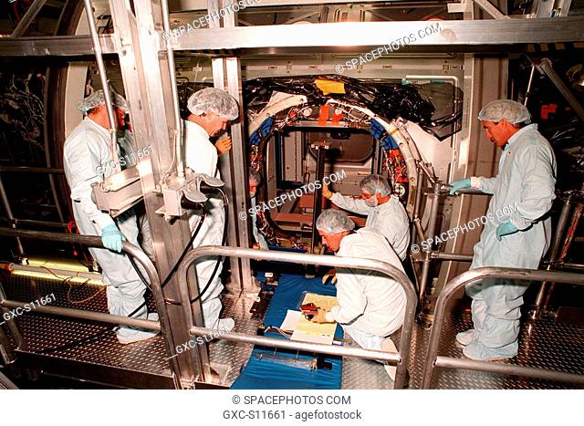 09/21/1998 --- Workers in the Space Station Processing Facility make final preparations for closing the access hatch to the Unity connecting module
