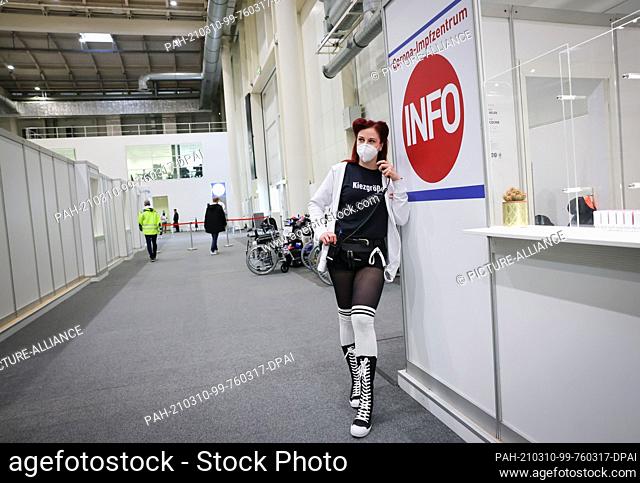 02 March 2021, Hamburg: Eve Champagne, burlesque dancer and currently an immunization worker, stands in the mess halls after an interview at the Central...