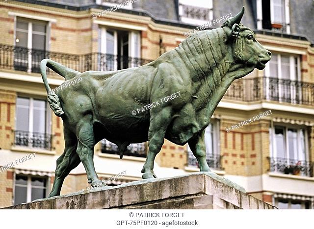 STATUE OF AN OX AT THE ENTRANCE TO THE GEORGES BRASSENS PARK, PARIS 75, FRANCE