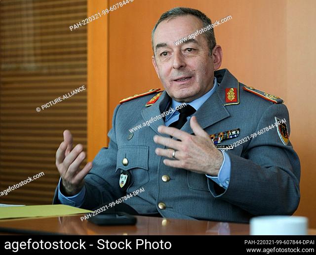 18 March 2022, Berlin: Major General Carsten Breuer, head of the Corona Crisis Staff, speaks during a press event at the Federal Chancellery