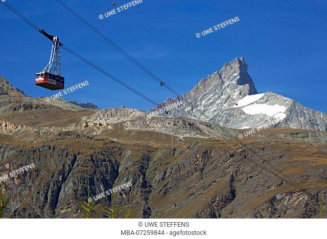 Cable car 'Glacier Paradise' to the 'Trockener Steg' near Zermatt. View to the Zinalrothorn