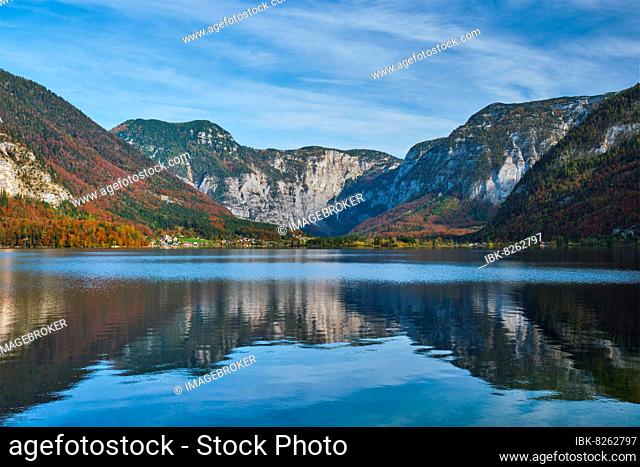 Hallstatter See lake mountain lake in Austria, Salzkammergut region, Austria, Europe