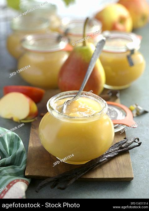 Preserved pear sauce with vanilla