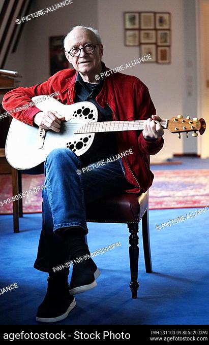 PRODUCTION - 26 October 2023, Hamburg: Michael Kunze, songwriter and composer, sits with his guitar in his study. Kunze turns 80 on November 9