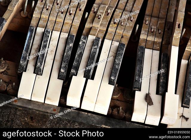 broken piano keys