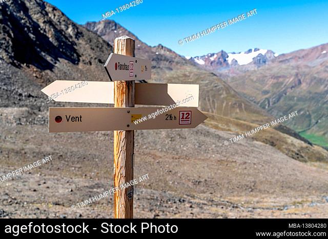 Europe, Austria, Tyrol, Ötztal Alps, Ötztal, signpost of the Ötztaler Urweg to Vent