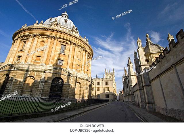 England, Oxfordshire, Oxford, Radcliffe Camera on an autumn morning. The building is named after John Radcliffe, a student of the university who became doctor...