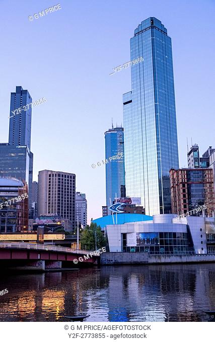 Kings Bridge and Melbourne city buildings, including the Melbourne Aquarium