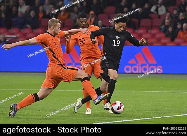 Leroy SANE (GER), Action, duels versus Matthijs DE LIGT (NED) and Denzel DUMFRIES (NED), Soccer Laenderspiel Netherlands - Germany 1-1 on March 29th