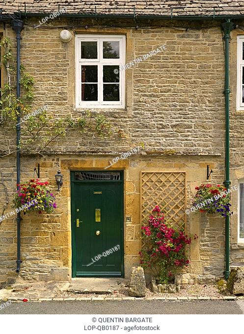 England, Gloucestershire, Stow-on-the-Wold, Exterior view of the honey coloured cottages in Stow on the Wold