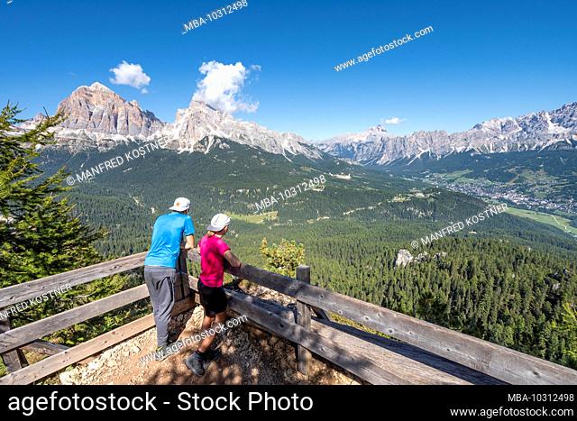 Cortina d'Ampezzo, Belluno Province, Veneto, Italy, Europe. Children admire the mountain panorama with the tofane peaks and the city of Cortina d'Ampezzo