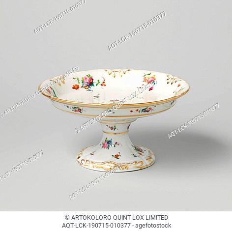 Tazza (dish on foot) with bouquets and flower sprays, Tazza (dish on foot) of porcelain with a lobed edge and high, spreading base, painted on the glaze in blue