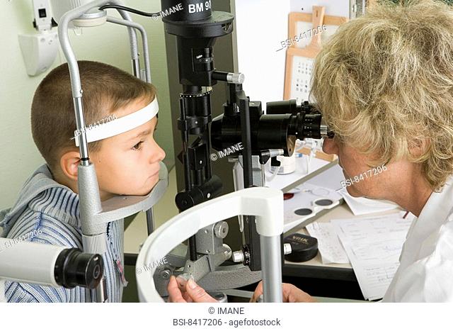 OPHTHALMOLOGY, CHILD Photo essay at the hospital of Meaux 77, France. Department of ophtalmology. Examination of the eyes with a biomicroscope or slitlamp