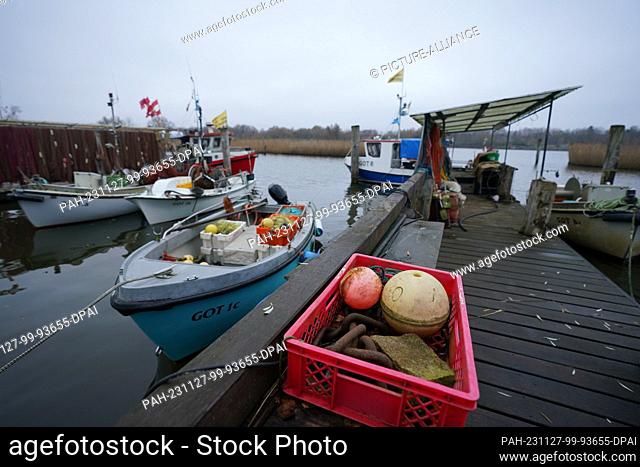 27 November 2023, Schleswig-Holstein, Lübeck: Small fishing boats are moored on a jetty in the fishing village of Gothmund on the River Trave