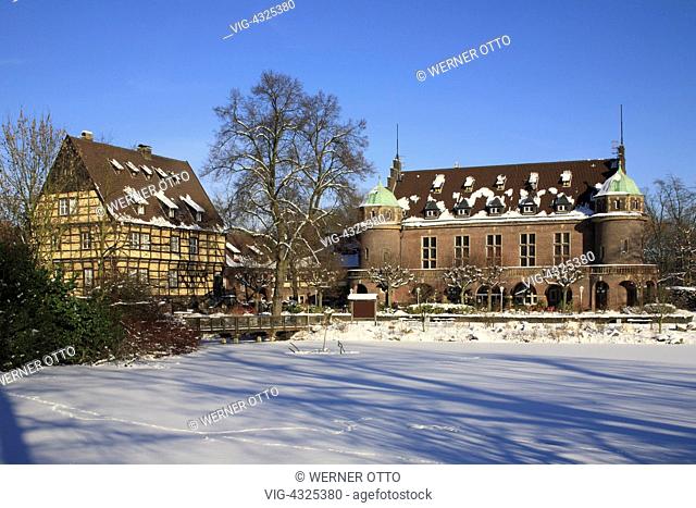 D-Gladbeck, Ruhr area, North Rhine-Westphalia, Wittringen Castle, water castle, renaissance, manor house, half-timbered house, municipal museum, winter, snow