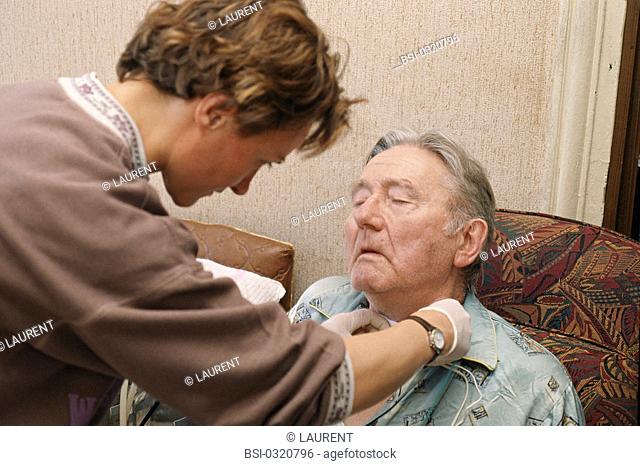 HOME MEDICAL CARE FOR ELDERLY PEOPLE<BR>Photo essay.<BR>Laryngectomy care