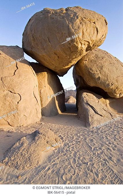 Hole in the rock, Jebel Uweinat, Jabal al Awaynat, Libya