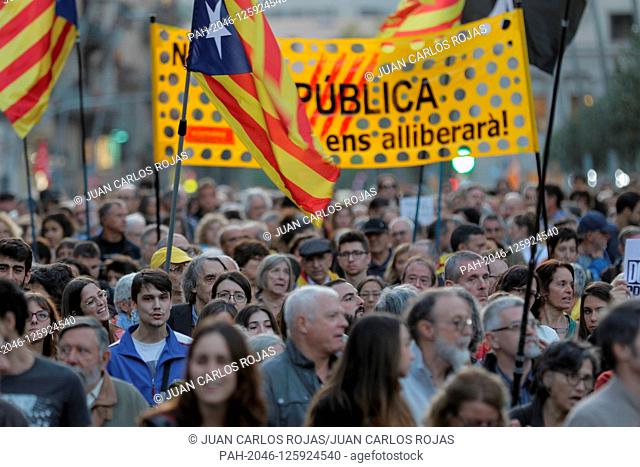 Barcelona, ??Catalunya, Spain, 24/10/2019.- ""Do not touch our Youth"" Thousands of people in the streets of the center of Barcelona to defend their youth and...