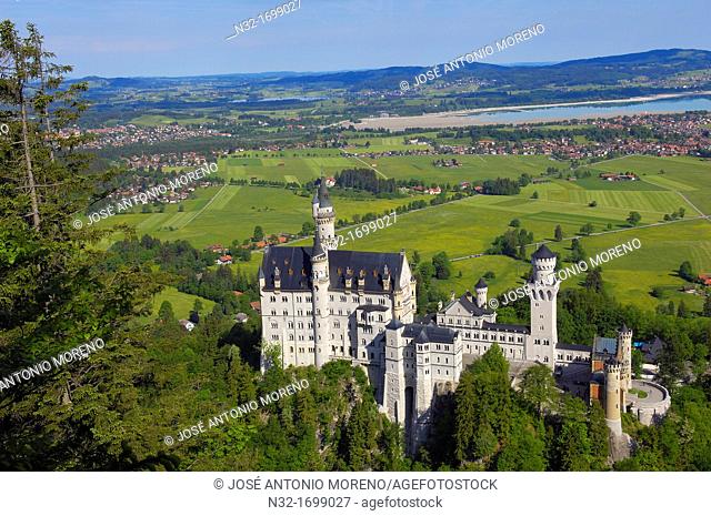 Neuschwanstein Castle (Schloss Neuschwanstein), Allgau, Fussen, Romantische Strasse ('Romantic Road'), Bavaria, Germany, Europe