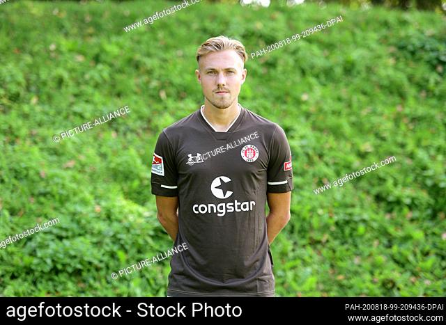 17 August 2020, Hamburg: Football, 2nd Bundesliga, FC St. Pauli, Official photo opportunity before the start of the Bundesliga: Lukas Daschner Photo: Tay Duc...