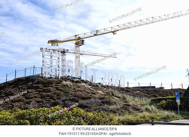 07 October 2019, Schleswig-Holstein, Westerland: Cranes stand in an excavation pit in List, where the luxury resort Lanserhof is being built