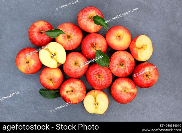 Äpfel Apfel rot Obst Schiefertafel Frucht Früchte von oben Aufsicht