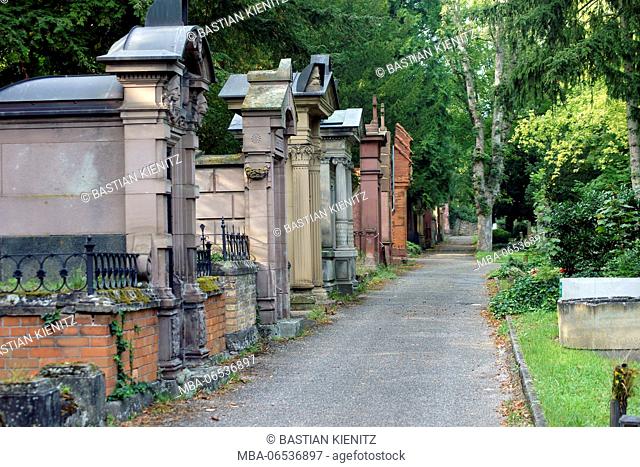 Family graves and tombs on the main cemetery of the city of Mainz