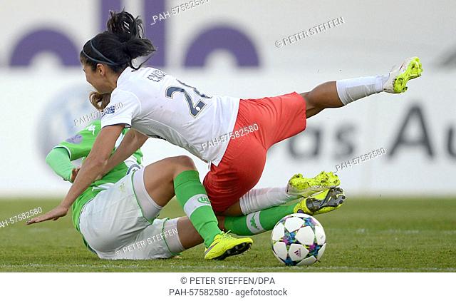 Wolfsburg's Lina Magull (l) and St. Germain's Shirley Cruz Trana compete for the ball during the first leg of the Women's Champions League semi-final at the AOK...