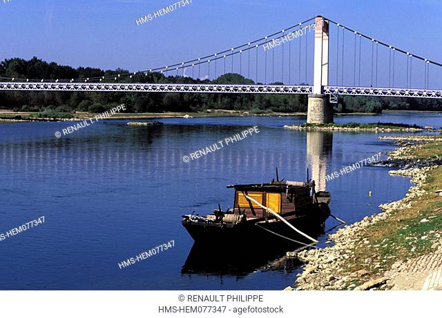 France, Nièvre (58), Cosne-on-Loire, the bridge separating the departments of Nievre and Cher