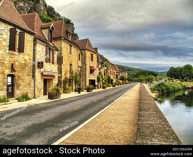 medieval sandstone architecture, La Roque-Gageac, Dordogne Department, Nouvelle-Aquitaine, France