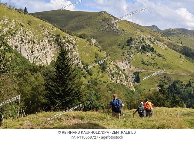 Hikers in the area of Port Pierrefitte in the French Pyrenees, recorded on 11.09.2018 | usage worldwide. - Luchon/Okzitanien/Frankreich