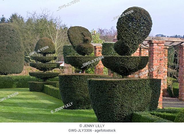 TOPIARY AT FELLEY PRIORY NOTTINGHAM