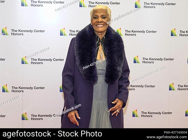 Dionne Warwick arrives for the Medallion Ceremony honoring the recipients of the 46th Annual Kennedy Center Honors at the Department of State in Washington