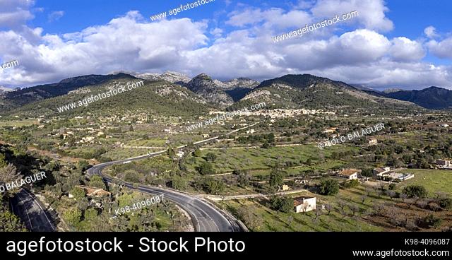 Valley of Caimari and Mancor with the Tramuntana mountain range in the background, Caimari , Majorca, Balearic Islands, Spain