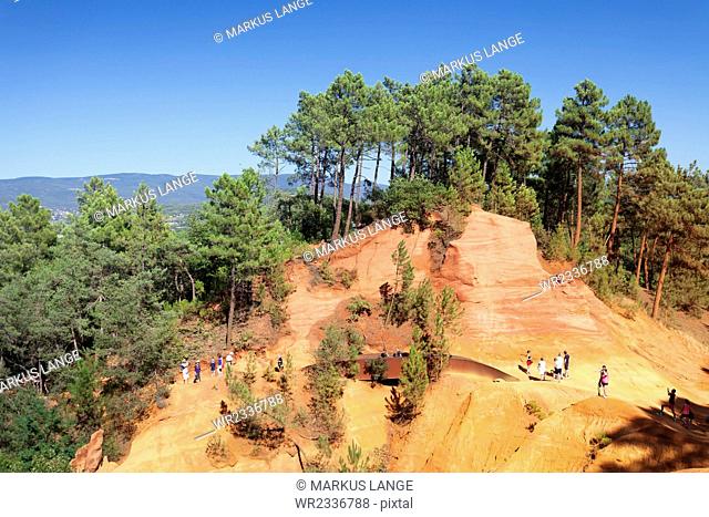 Les Sentiers des Ocres, Ochre Rocks, Nature Trail, Roussillon, Vaucluse, Provence-Alpes-Cote d'Azur, France, Europe