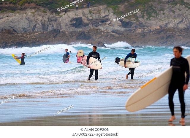 UK, England, Cornwall, Newquay, Fistral Beach, surfers