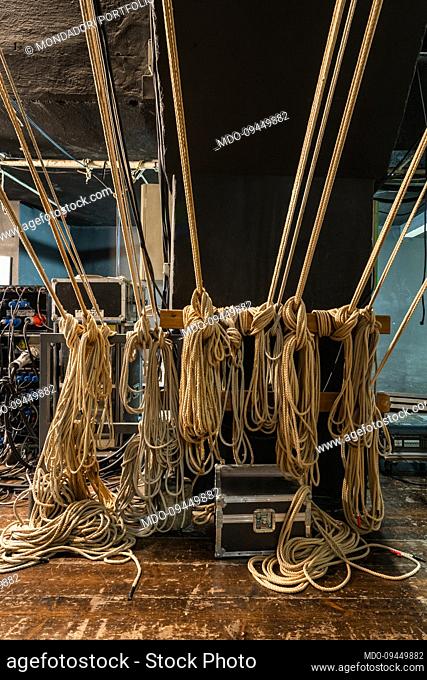 Detail of the ropes used to support, raise, lower and move the elements of the scene, located in the backstage of the Teatro Manzoni