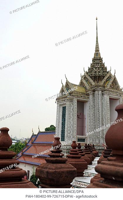 27 February 2018, Thailand, Bangkok: A pavilion (a cubic building in a Wat) of Wat Arun (Temple of Dawn). Wat Arun is a buddhist temple on the shores of the Mae...
