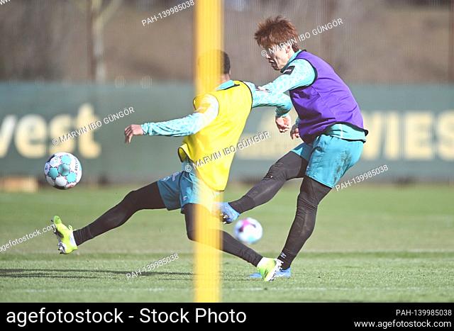 Yuya Osako (Bremen) shooting versus Kevin Moehwald (Bremen). GES / Football / 1. Bundesliga: Training from Werder Bremen, February 18