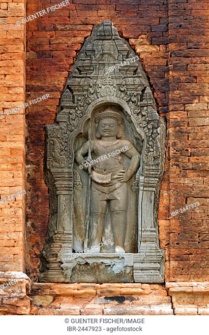 Bas-relief of a male guardian figure holding a trident-spear in his hand, Lolei Temple, Rolous Group, Angkor, Cambodia, Southeast Asia