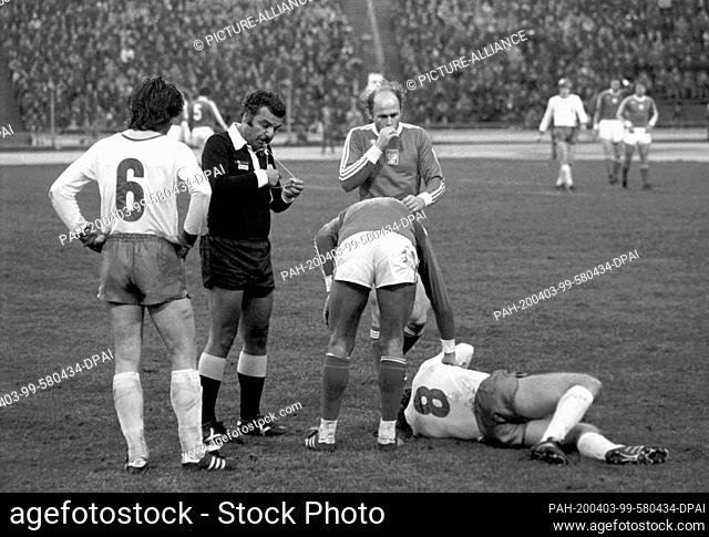 10 October 1981, Saxony, Leipzig: Foul - The GDR national football team plays against the national team of Poland on 10 October 1981 in the Leipzig Central...