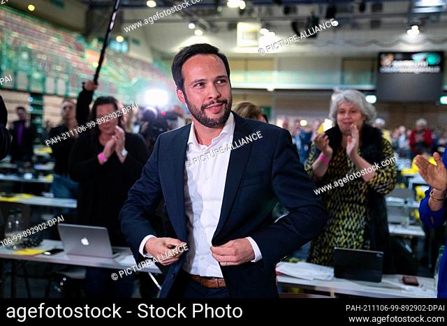 06 November 2021, Bavaria, Bayreuth: Martin Hagen, the newly elected state chairman of the FDP Bavaria, reacts to the result of his election. From 06