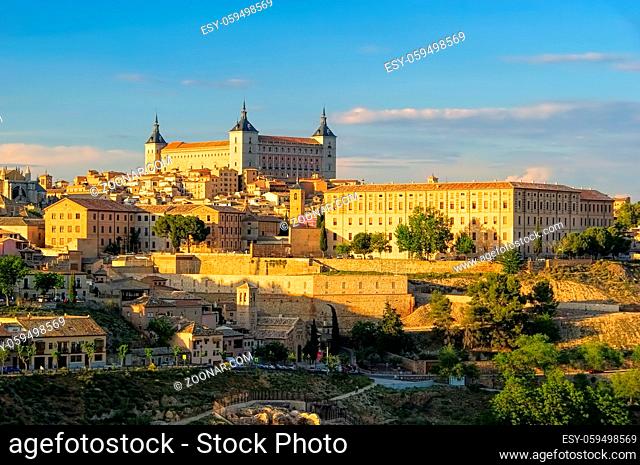 Toledo Alcazar in Spanien - Toledo Alcazar castle in Castilla-La Mancha, Spain