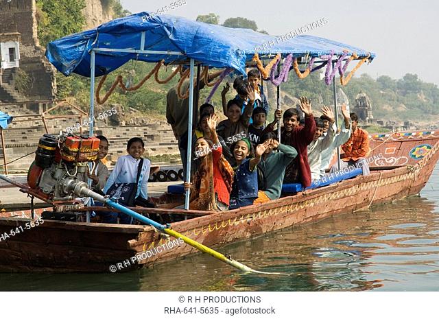 Local river taxi on the Narmada River, Maheshwar, Madhya Pradesh state, India, Asia