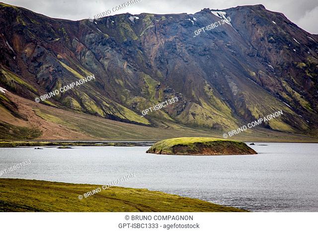 LAKE AND MOUNTAIN OF LAVA AND RHYOLITE, LANDMANNALAUGAR, VOLCANIC AND GEOTHERMAL ZONE OF WHICH THE NAME LITERALLY MEANS 'HOT BATHS OF THE PEOPLE OF THE LAND'