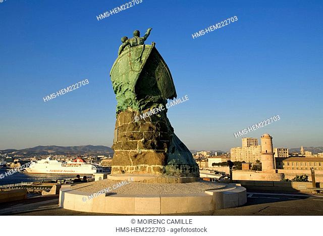 France, Bouches du Rhone, Marseille, Palais du Pharo Pharo Palace , heroes of the sea monuments