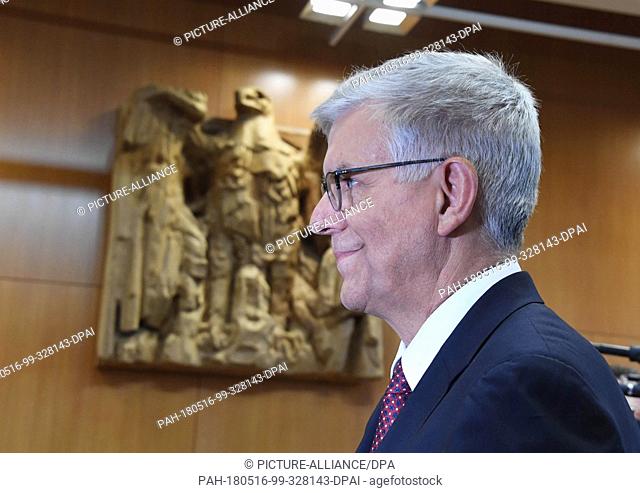 dpatop - 16 May 2018, Germany, Karlsruhe: The director of the ZDF, Thomas Bellut, waiting at the Federal Constitutional Court for the begin of the oral...