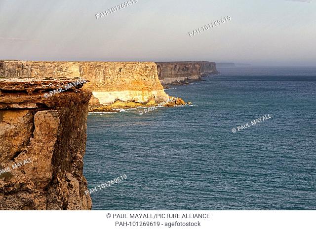 Coastal cliffs of the great Australian Bight, Australia. | usage worldwide. - /Western Australia/Australia