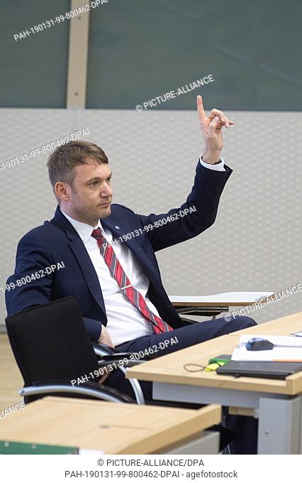 31 January 2019, Saxony-Anhalt, Magdeburg: A blue cornflower can be seen on the lapel of the non-attached member of parliament Andre Poggenburg