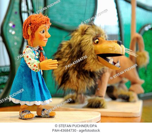 Marionette Doro and the cowardly lion (R) in Augsburg,  Germany, 29 October 2013. She is the main character in the theater piece ""The Wizard of Oz"" which will...